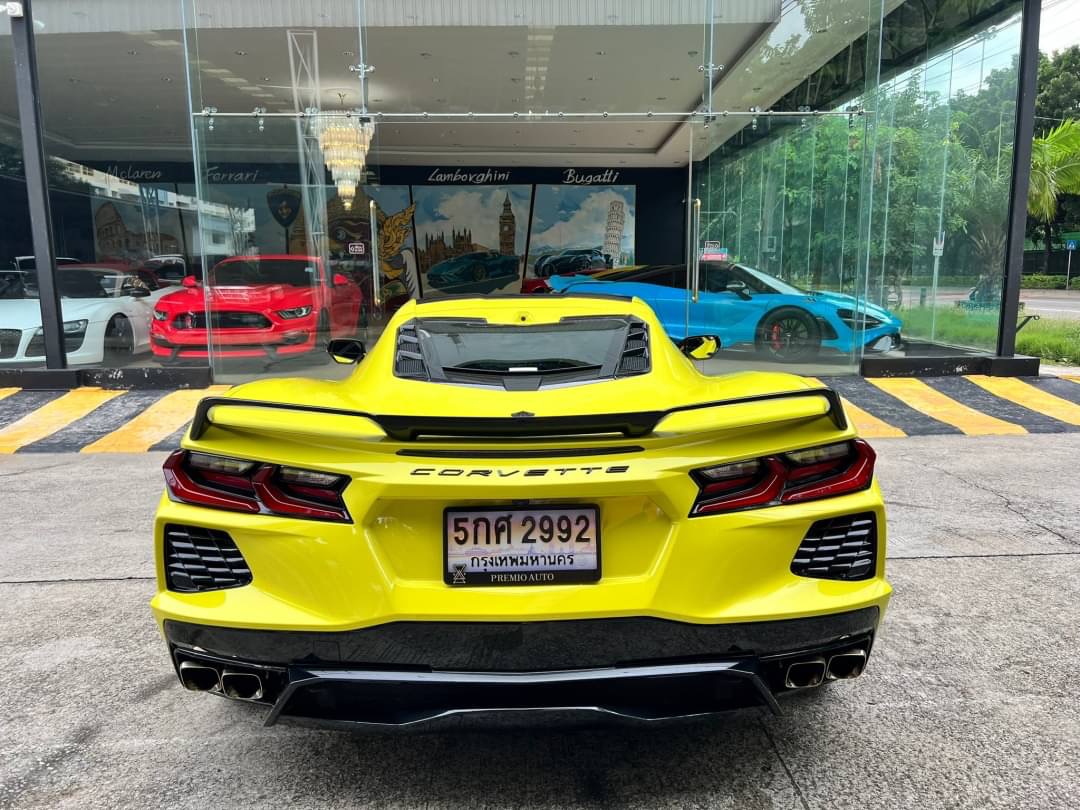 2022 Chevrolet Corvette สีเหลือง