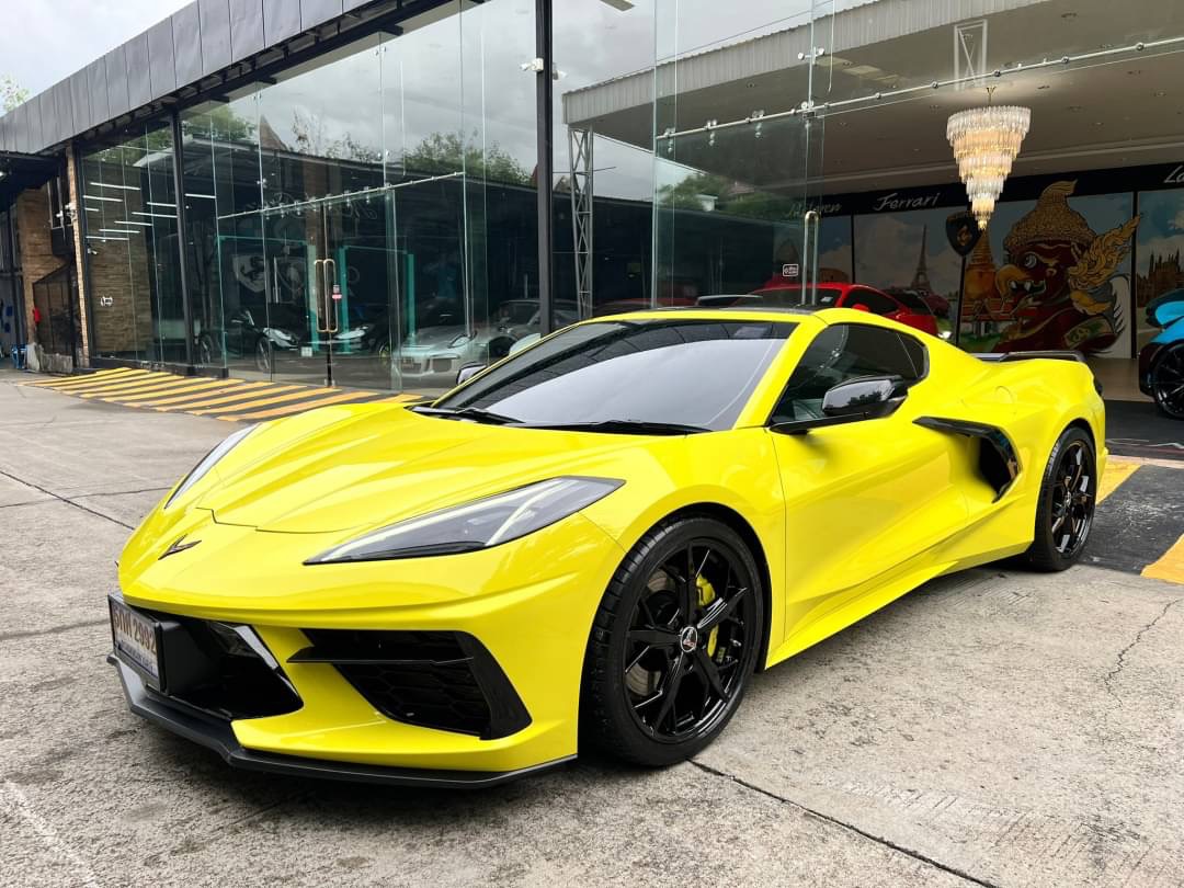 2022 Chevrolet Corvette สีเหลือง