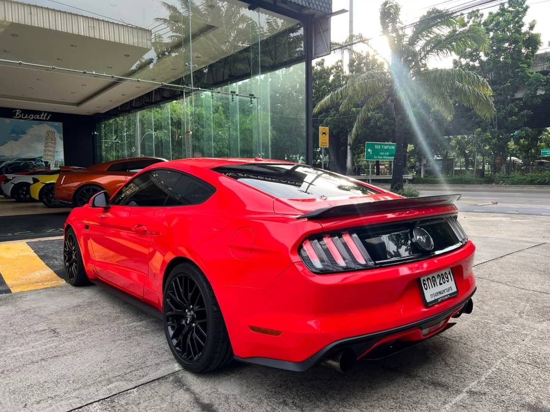 2017 Ford Mustang สีแดง