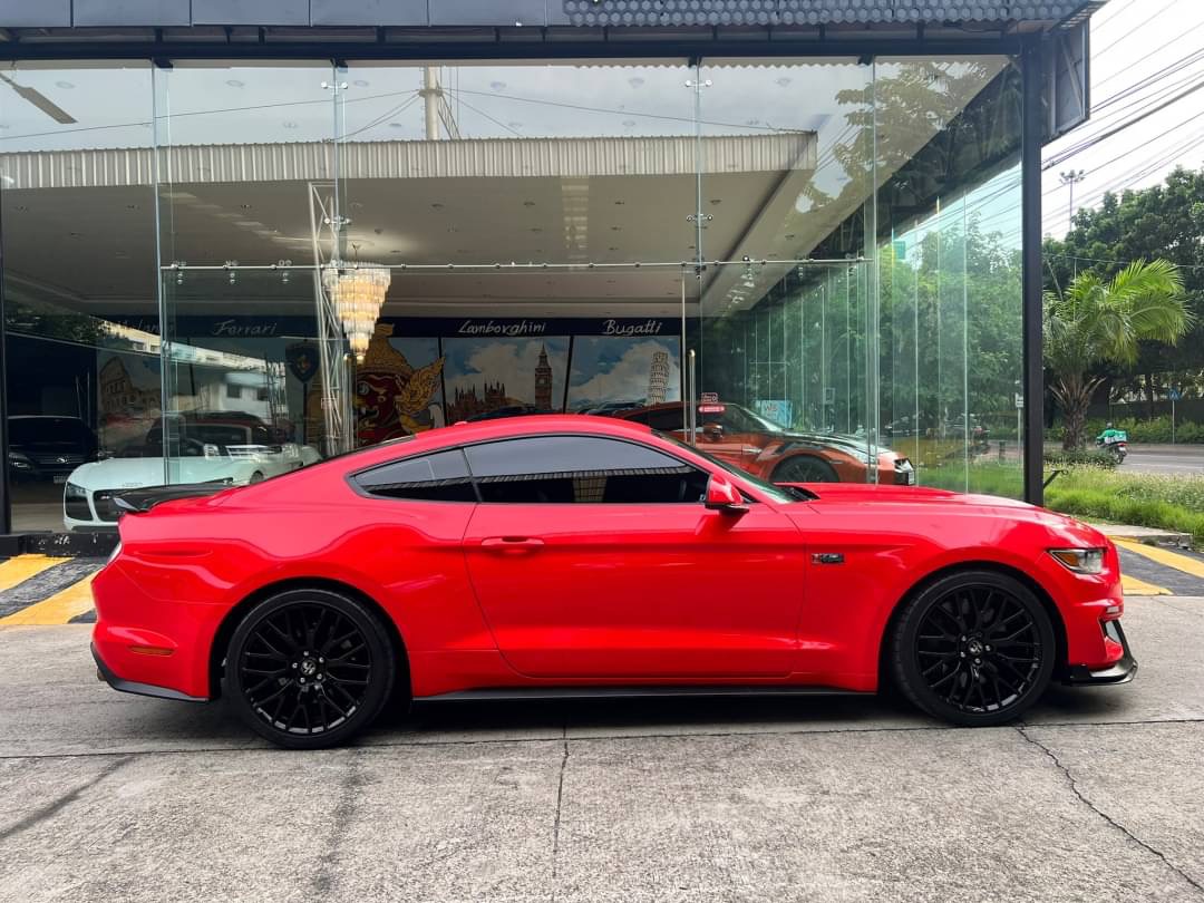 2017 Ford Mustang สีแดง