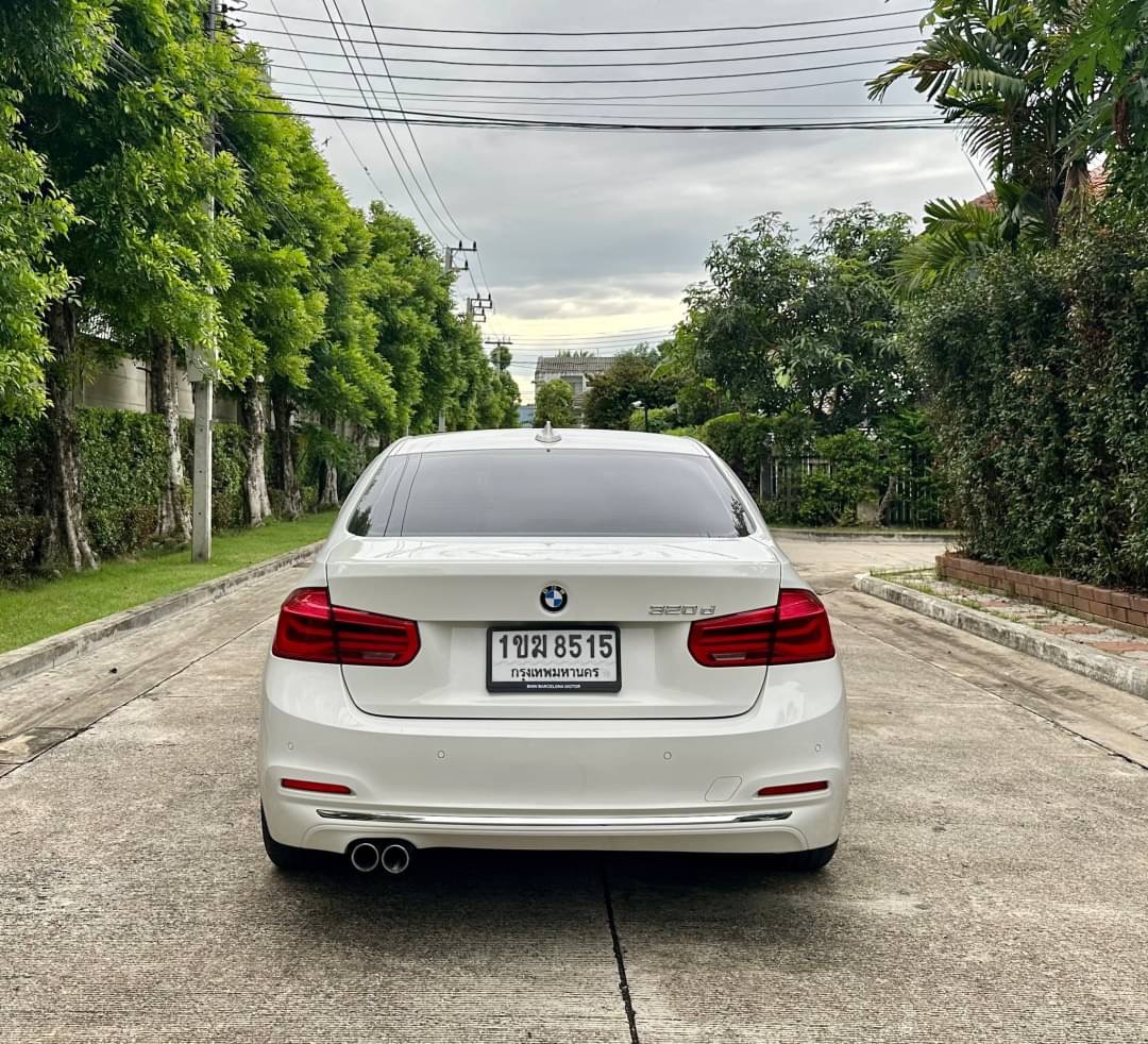 2017 BMW 320D F30 LCI เ สีขาว