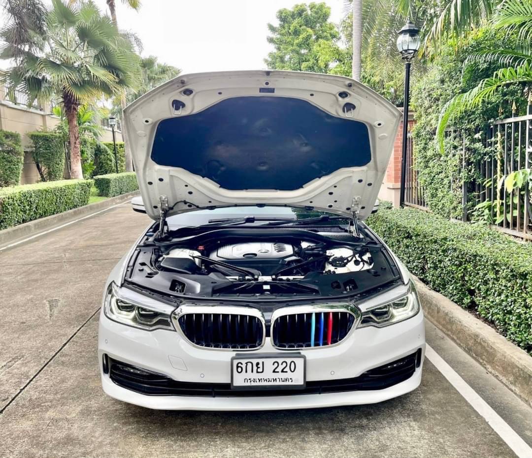 2018 BMW 520d (G30) สีขาว