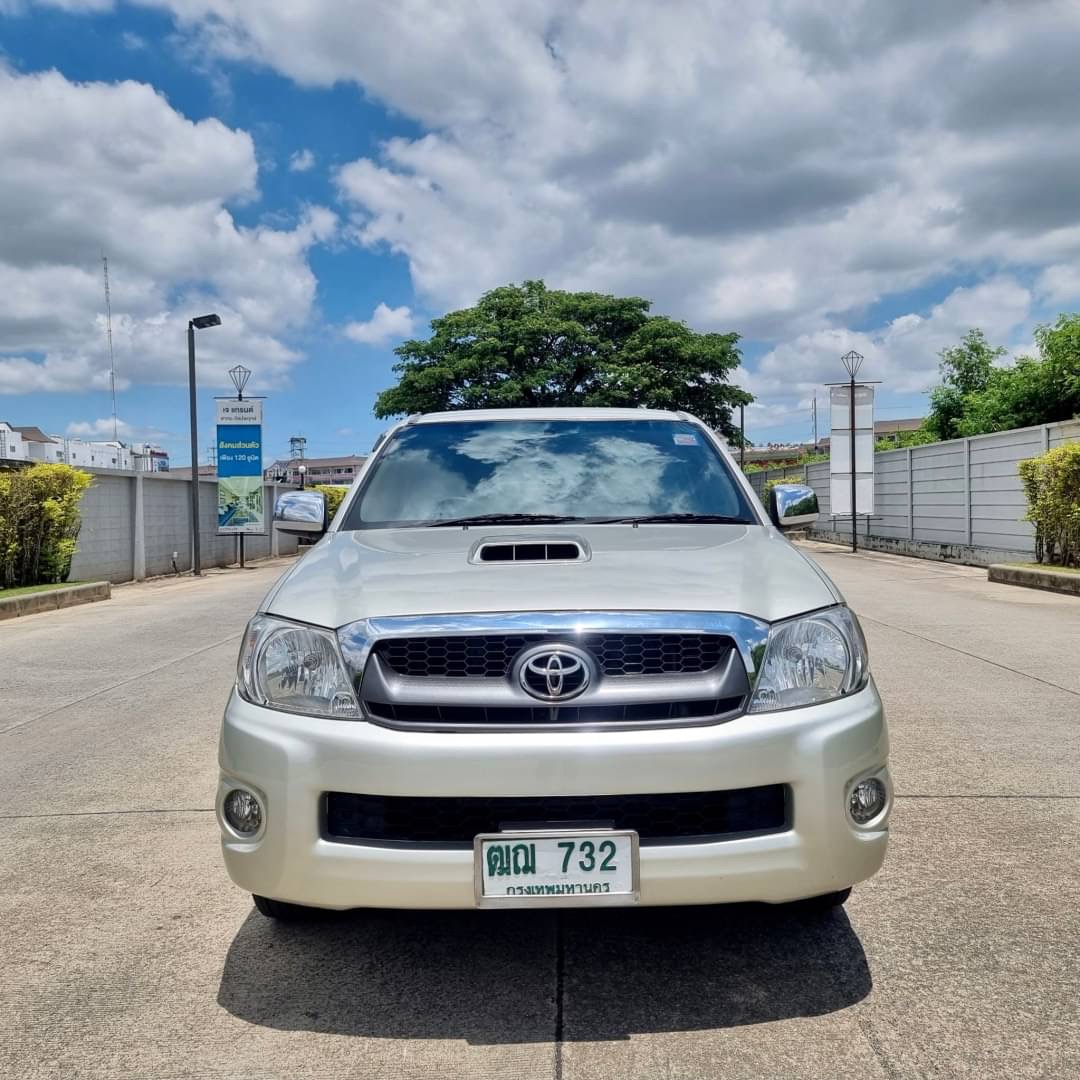 2011 Toyota Hilux Revo Smart cab สีทอง