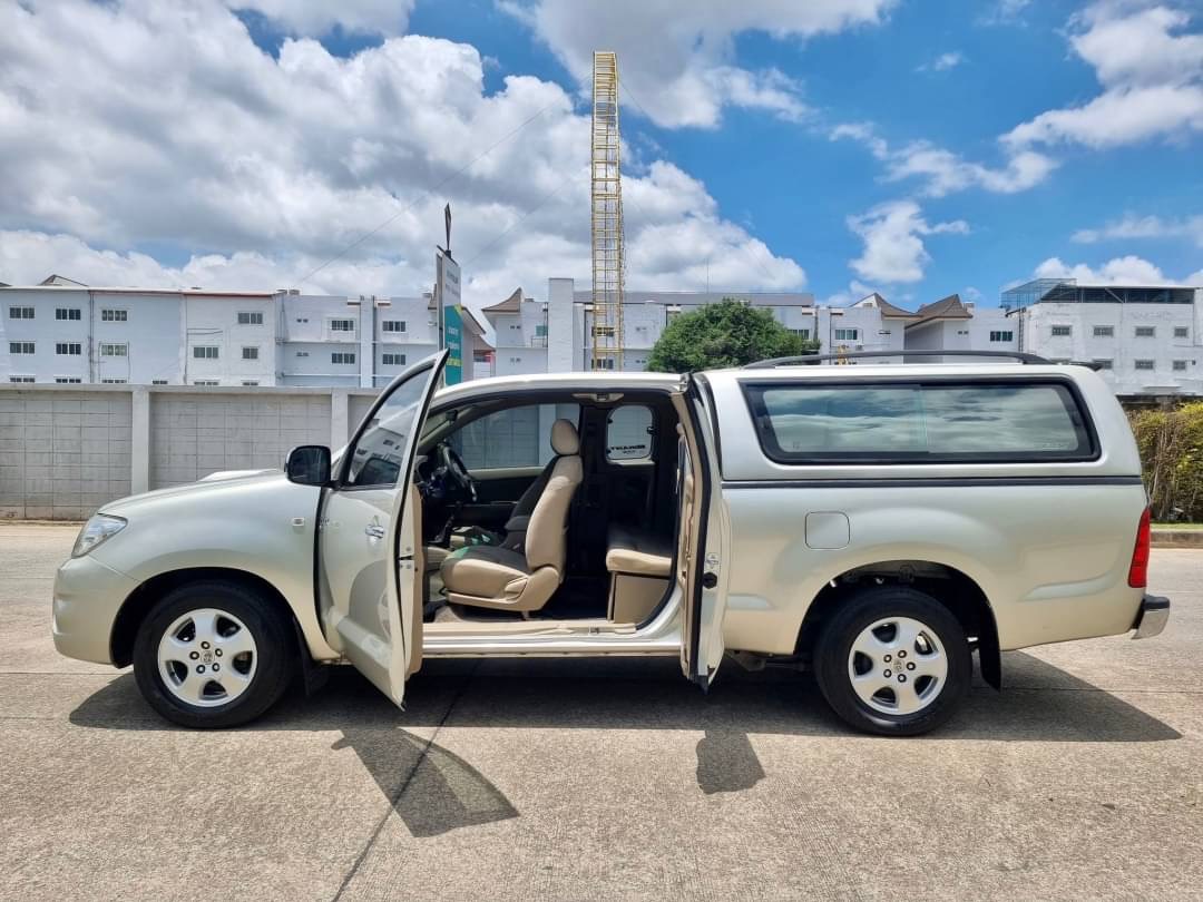 2011 Toyota Hilux Revo Smart cab สีทอง