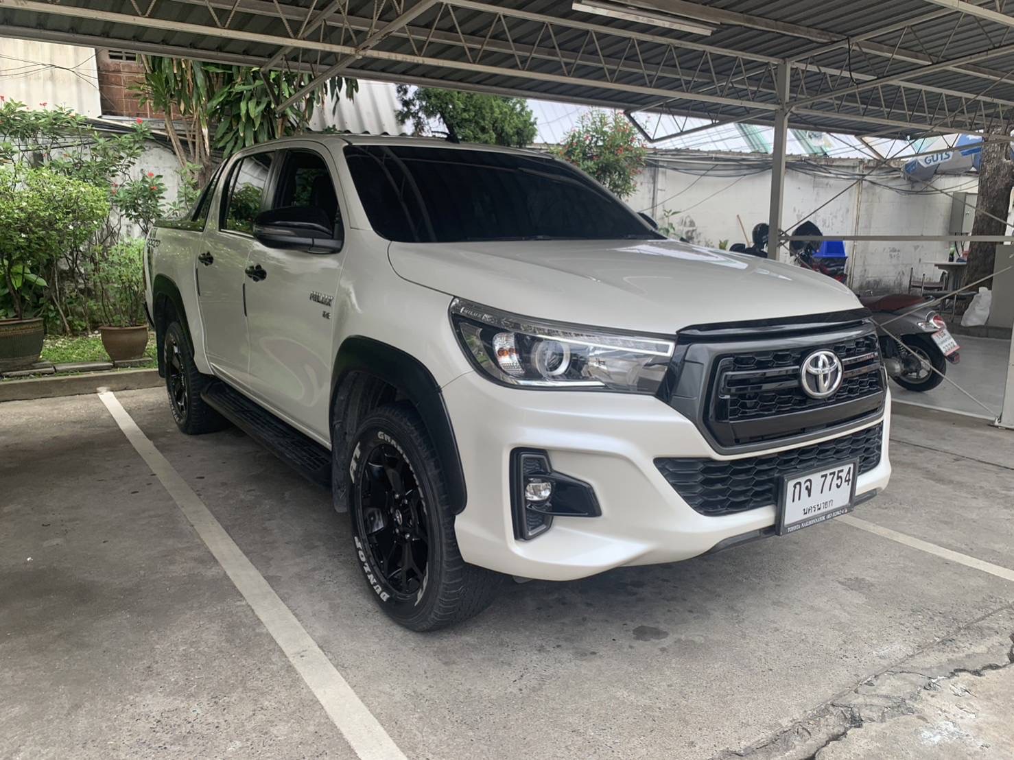 2019 Toyota revo rocco 2.8 สีขาว