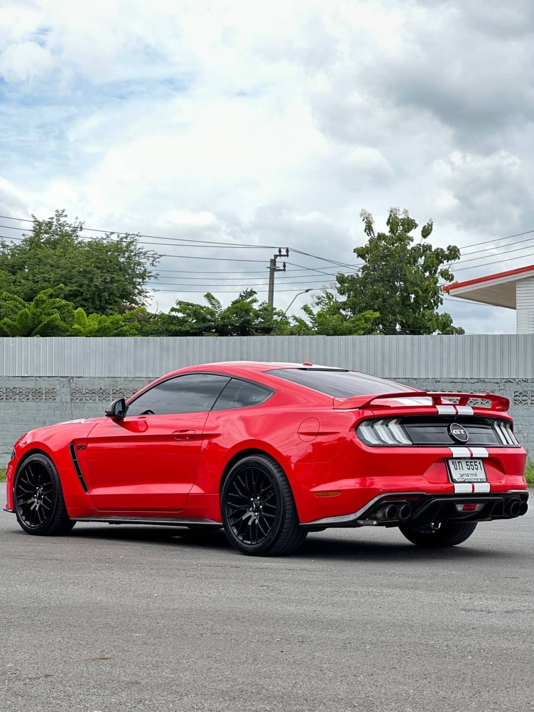 2018 Ford Mustang สีแดง