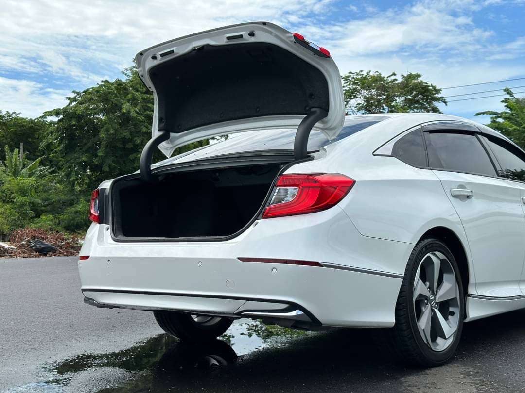 2019 Honda Accord สีขาว