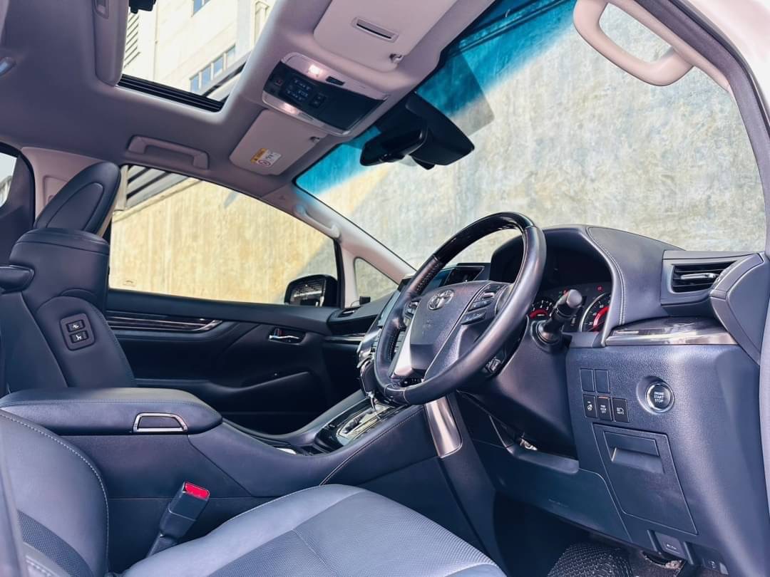 2019 Toyota Vellfire สีขาว