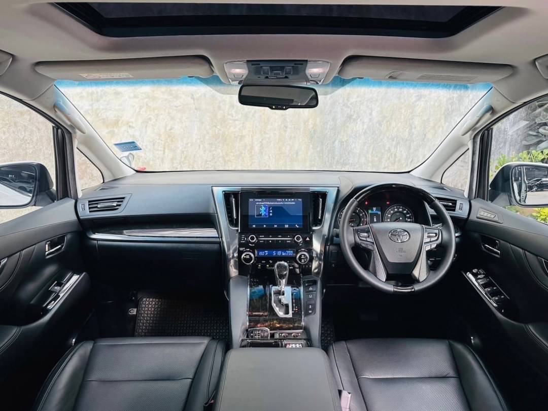 2019 Toyota Alphard สีขาว