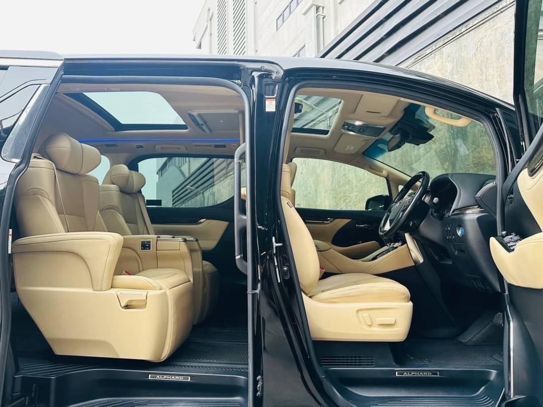 2021 Toyota Alphard สีดำ