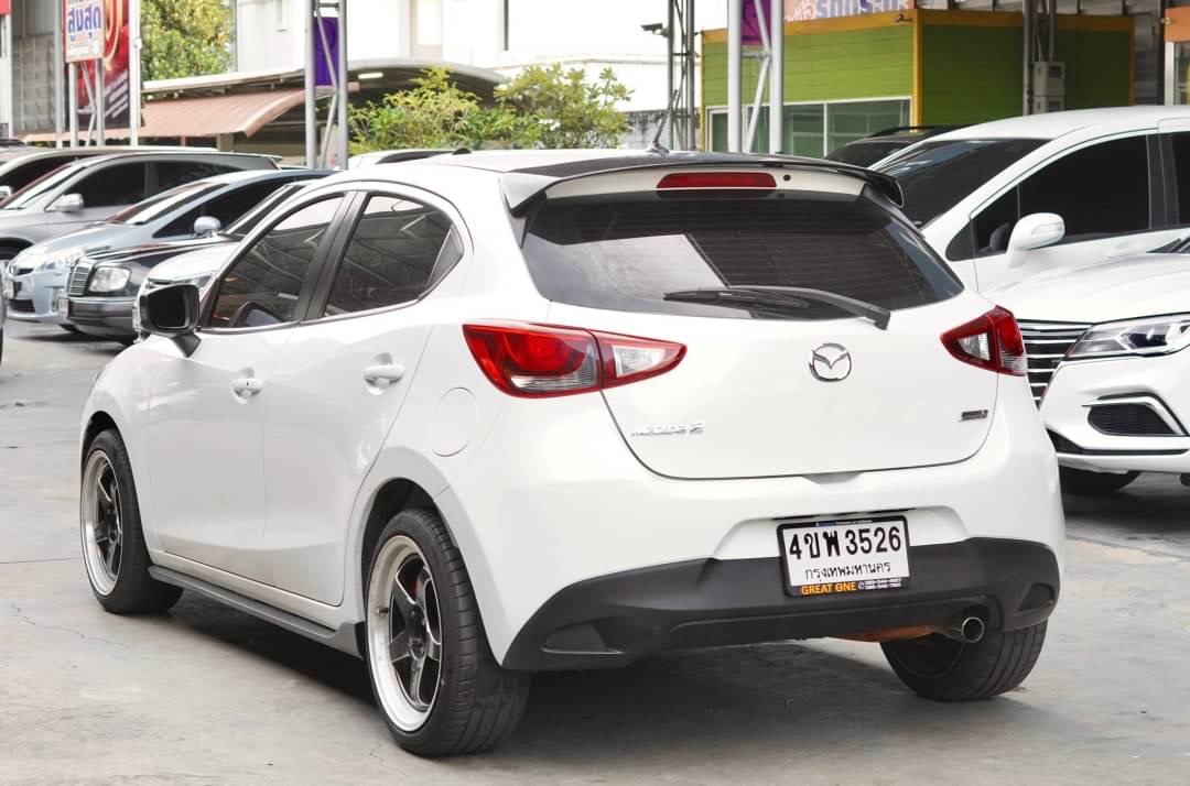 2015 Mazda 2 Hatchback (5 ประตู) สีขาว