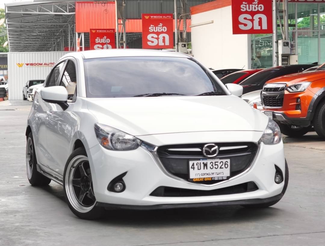 2015 Mazda 2 Hatchback (5 ประตู) สีขาว