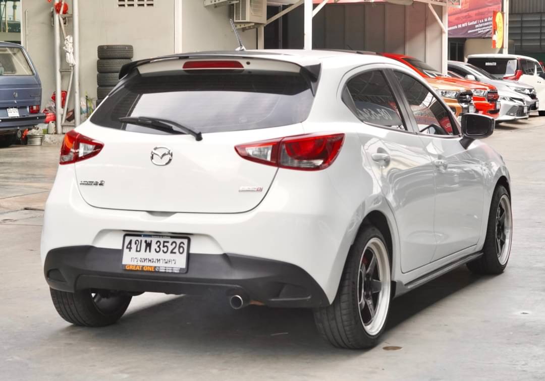 2015 Mazda 2 Hatchback (5 ประตู) สีขาว