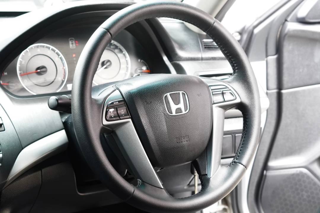 2010 Honda Accord Gen 8 สีเงิน