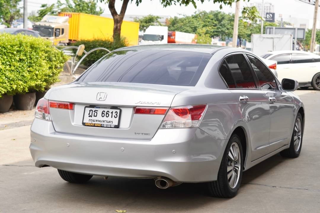 2010 Honda Accord Gen 8 สีเงิน