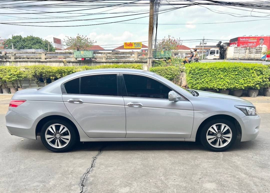 2010 Honda Accord Gen 8 สีเงิน