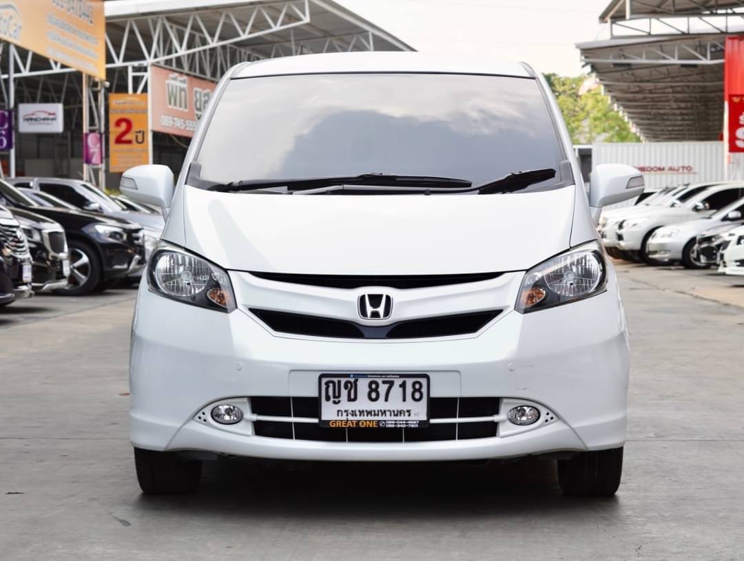 2011 Honda Freed สีขาว