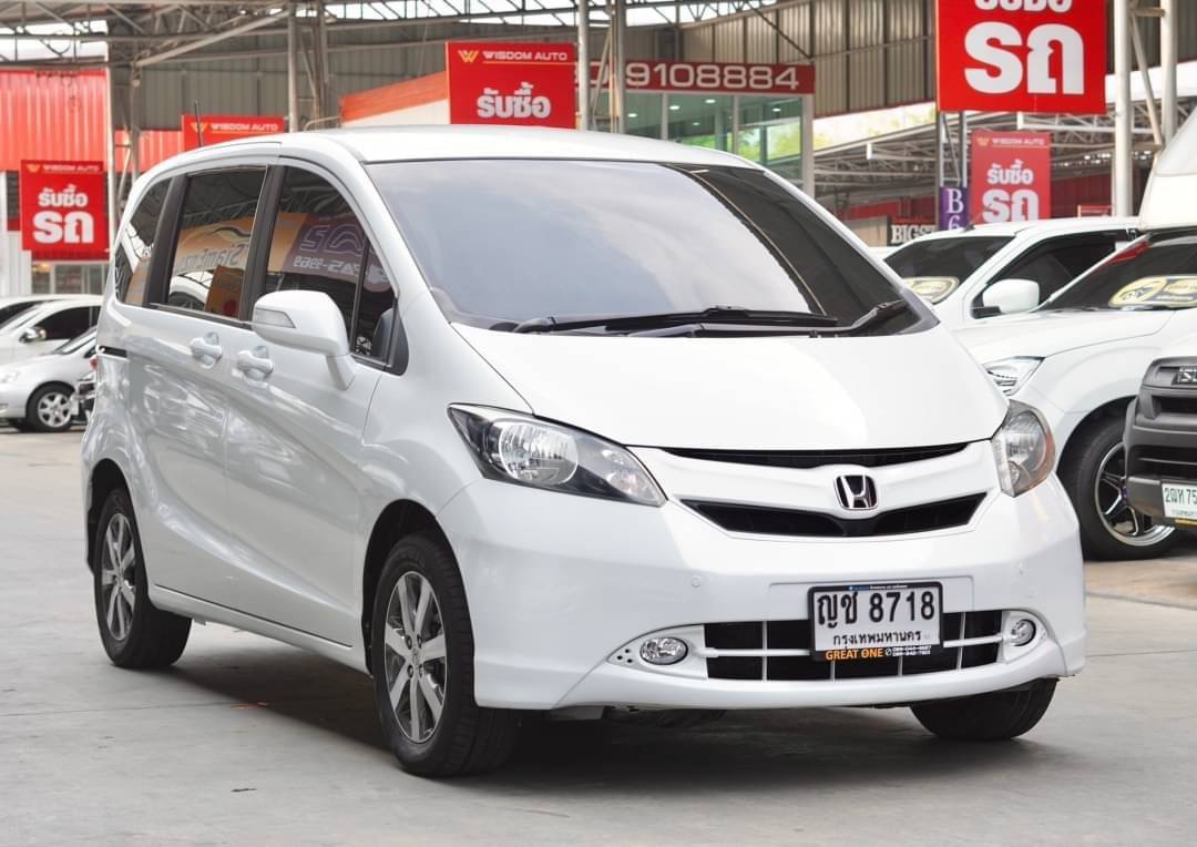 2011 Honda Freed สีขาว