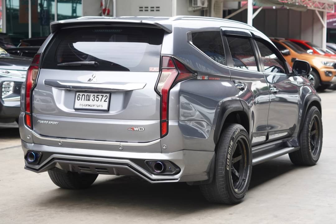 2017 Mitsubishi Pajero Sport สีเงิน