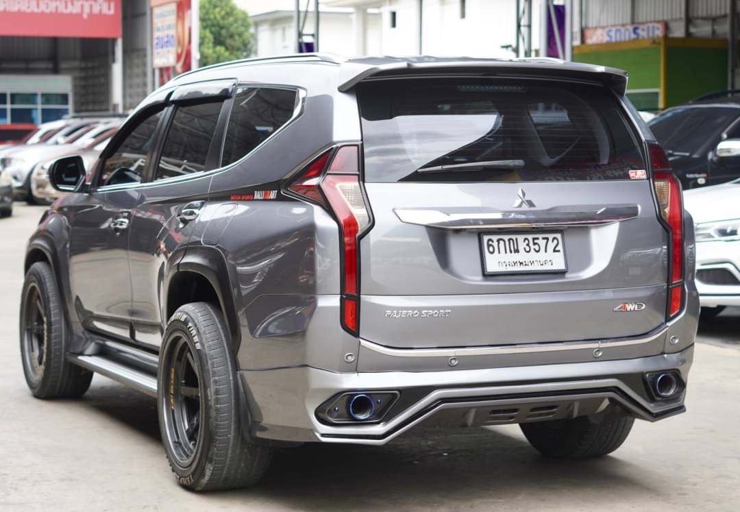 2017 Mitsubishi Pajero Sport สีเงิน