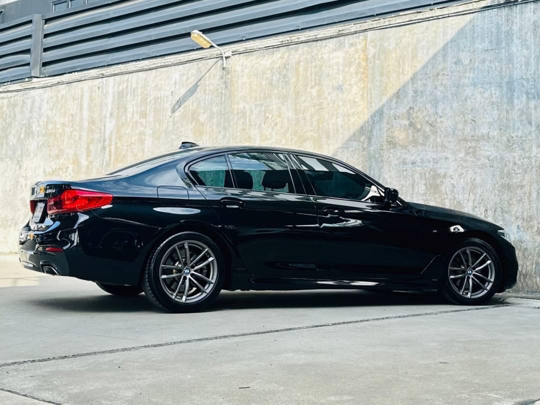 2018 BMW 5 Series G30 520d สีดำ