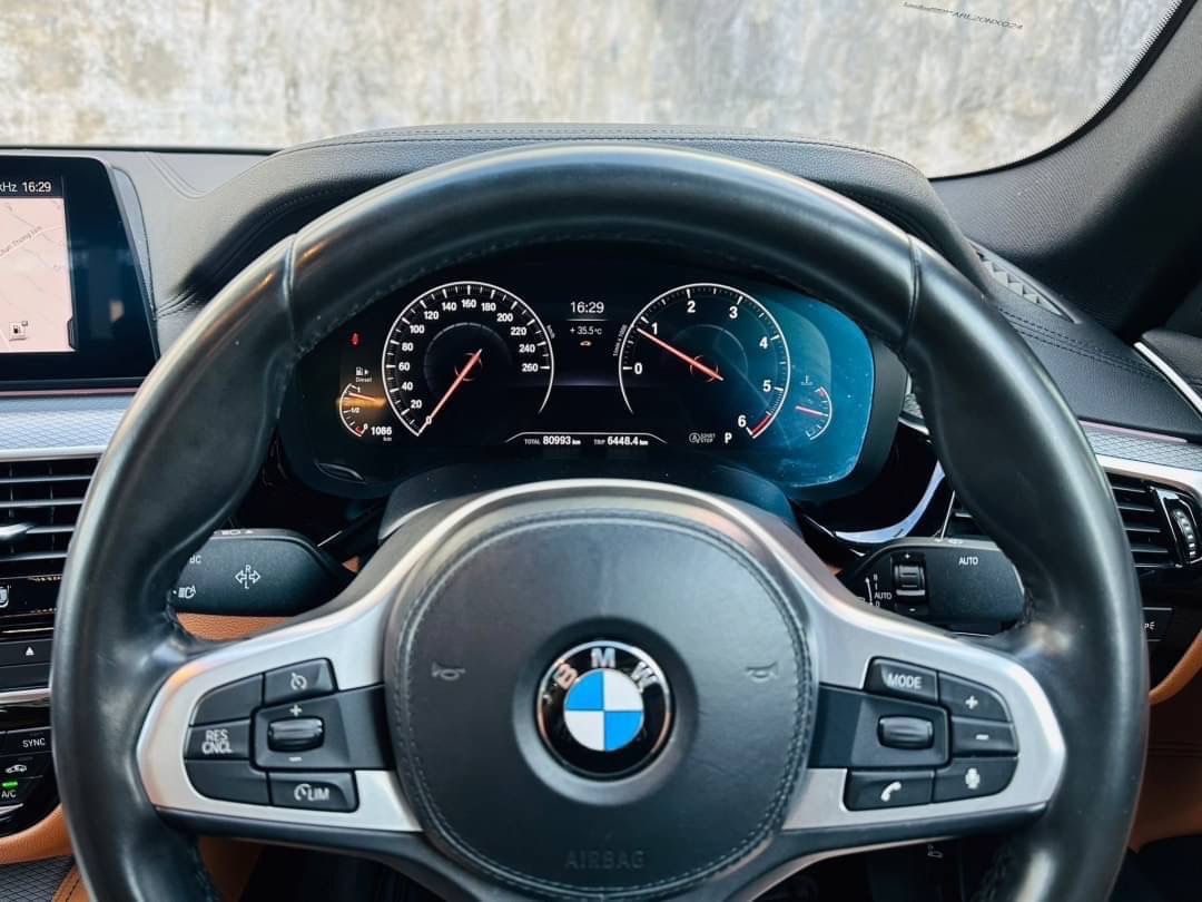 2018 BMW 5 Series G30 520d สีดำ