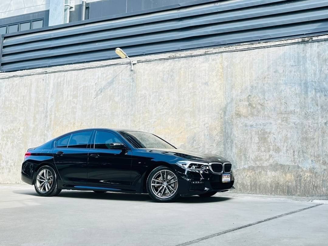 2018 BMW 5 Series G30 520d สีดำ