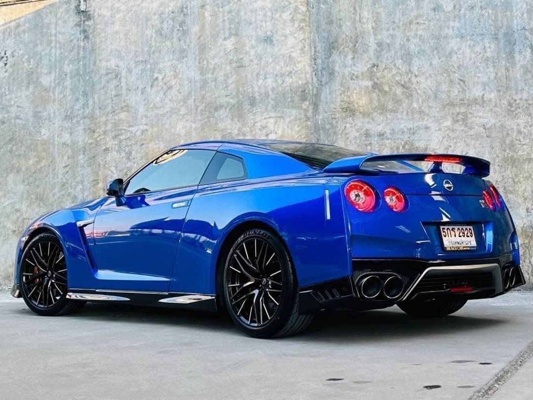 2022 Nissan GT-R (R35) สีน้ำเงิน