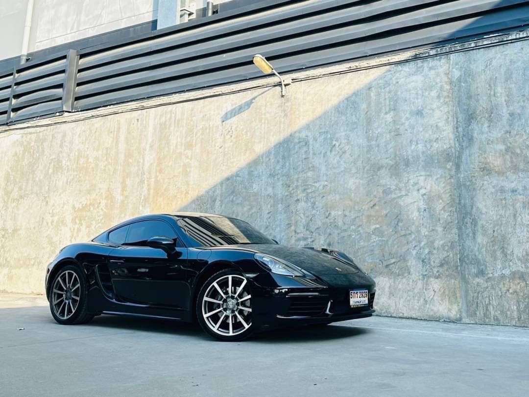 2018 Porsche Cayman สีดำ