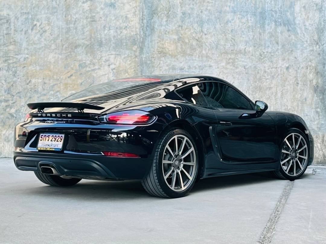 2018 Porsche Cayman สีดำ