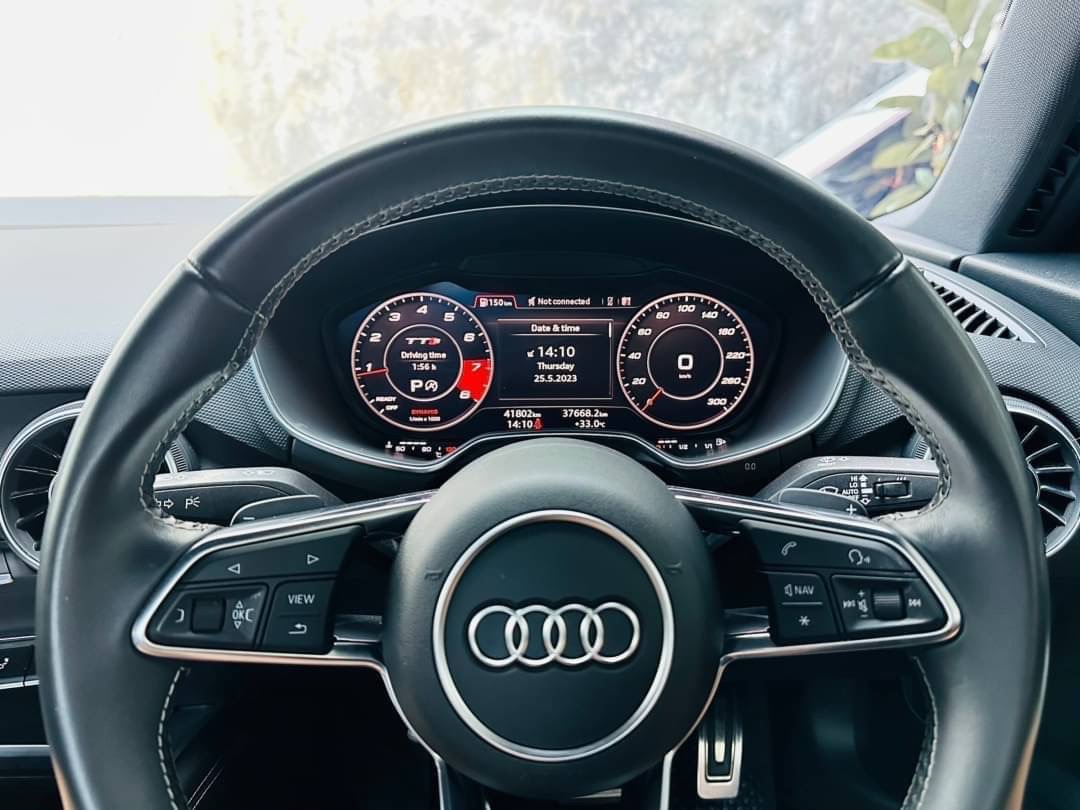 2018 Audi TT สีแดง