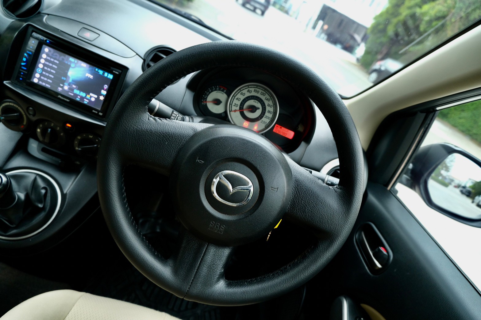 Mazda2 Groove 1.5 ปี2010 เกียร์ธรรมดา เบนซิน สีดำ