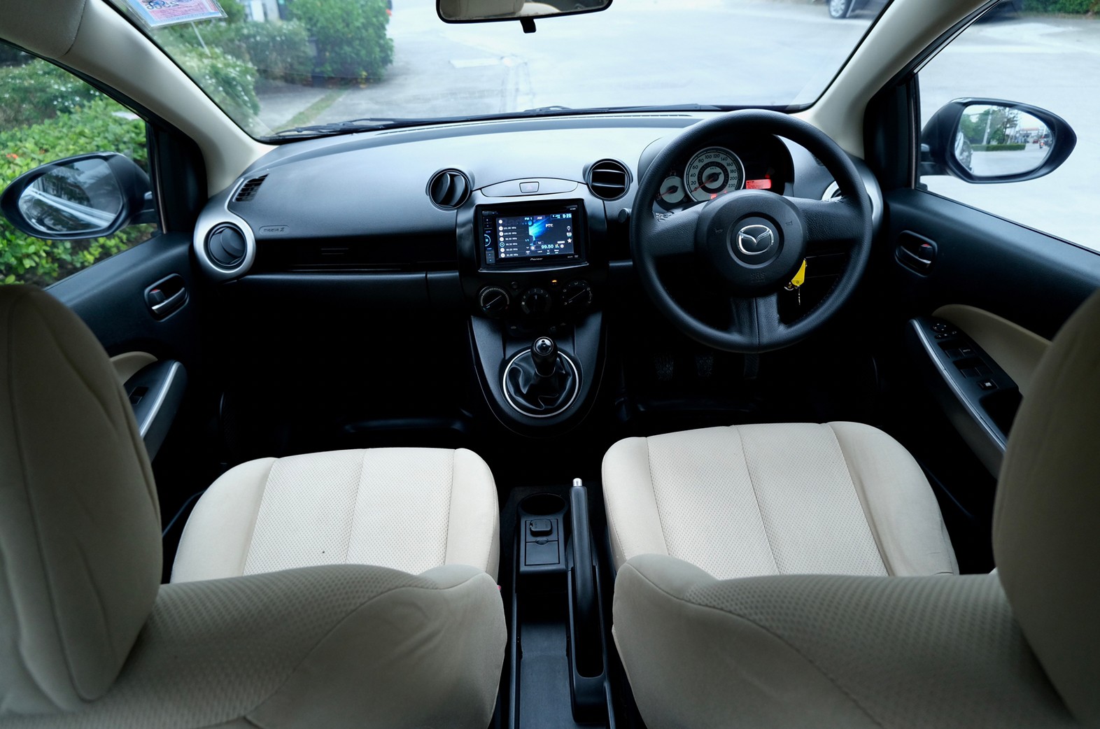 Mazda2 Groove 1.5 ปี2010 เกียร์ธรรมดา เบนซิน สีดำ