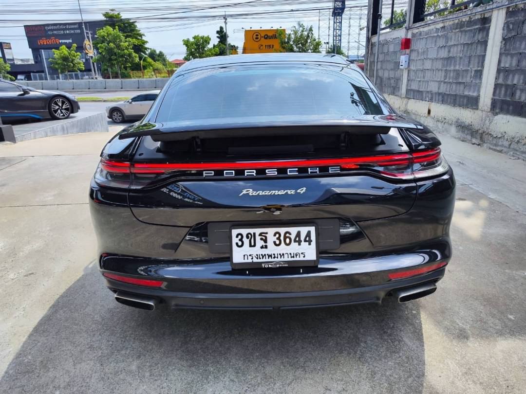 2021 Porsche Panamera สีดำ