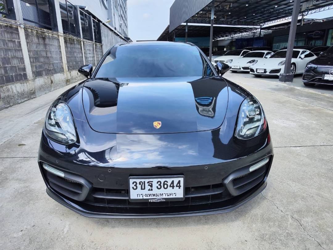 2021 Porsche Panamera สีดำ