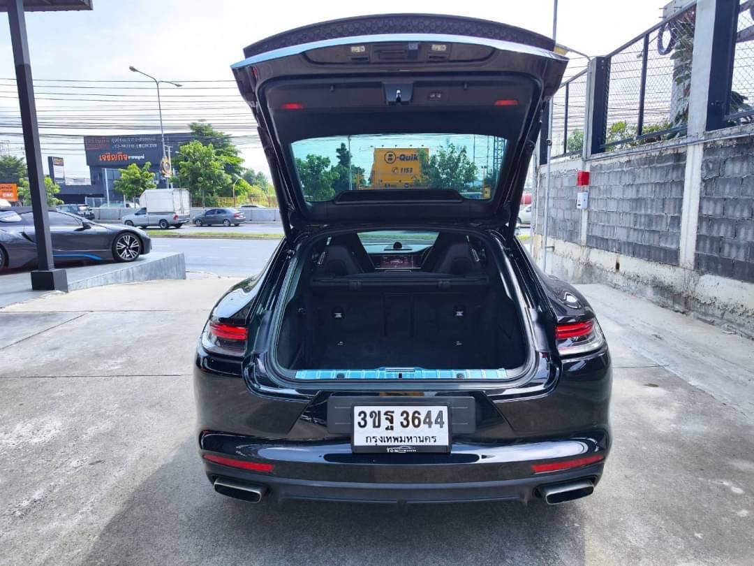 2021 Porsche Panamera สีดำ