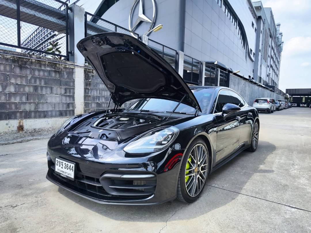 2021 Porsche Panamera สีดำ