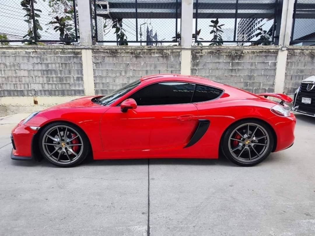 2015 Porsche Cayman สีแดง