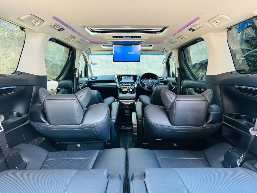 2022 Toyota Alphard สีดำ