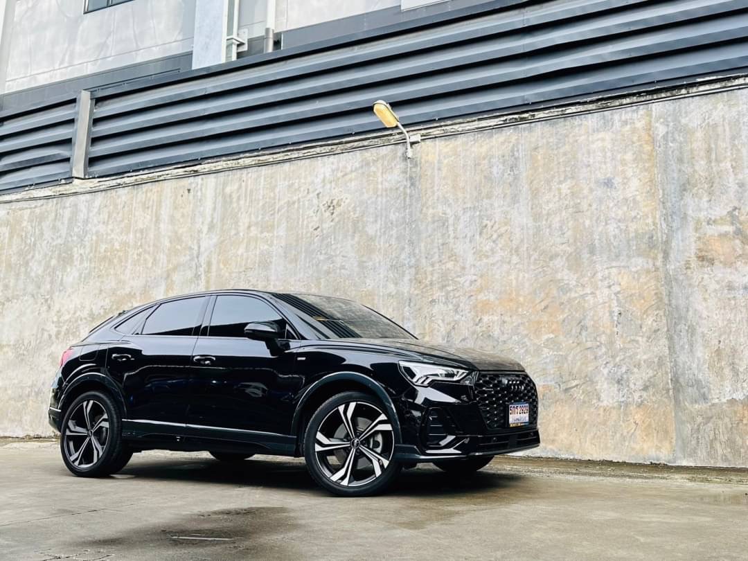 2021 Audi Q3 Sportback สีดำ