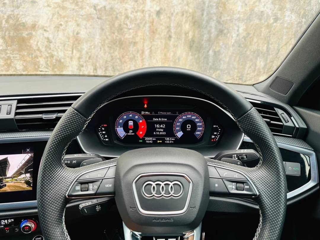 2021 Audi Q3 Sportback สีดำ