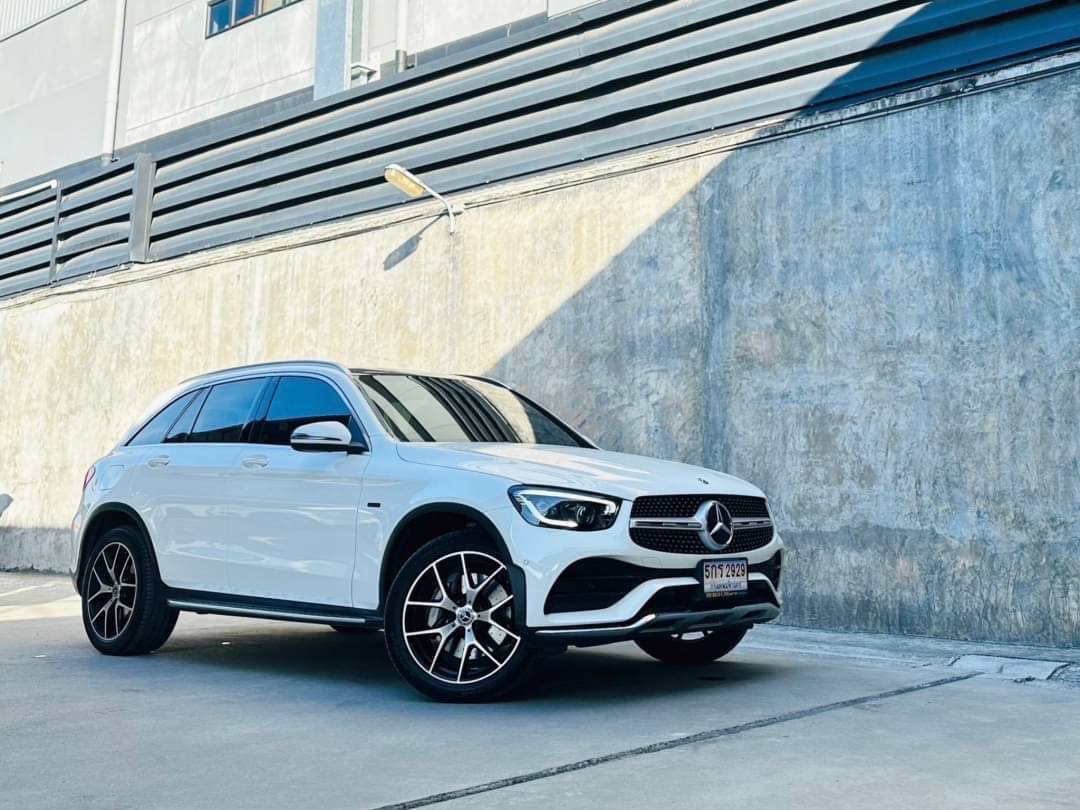 2020 Mercedes-Benz GLC-Class GLC 300 e 4MATIC AMG สีขาว