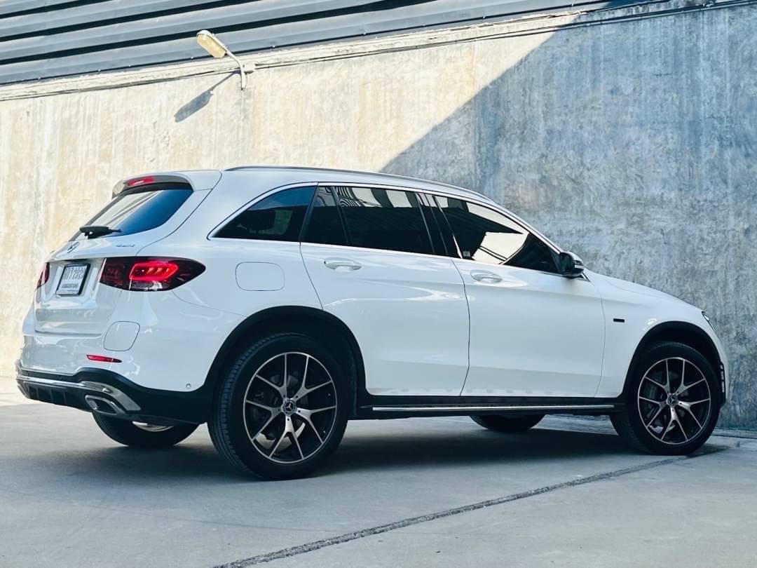 2020 Mercedes-Benz GLC-Class GLC 300 e 4MATIC AMG สีขาว