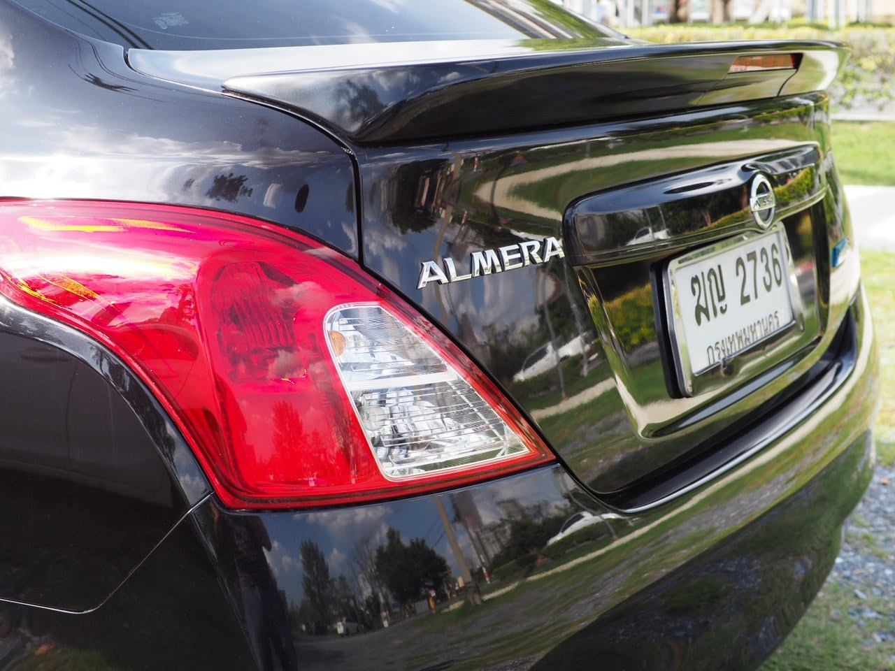 2012 Nissan Almera สีดำ