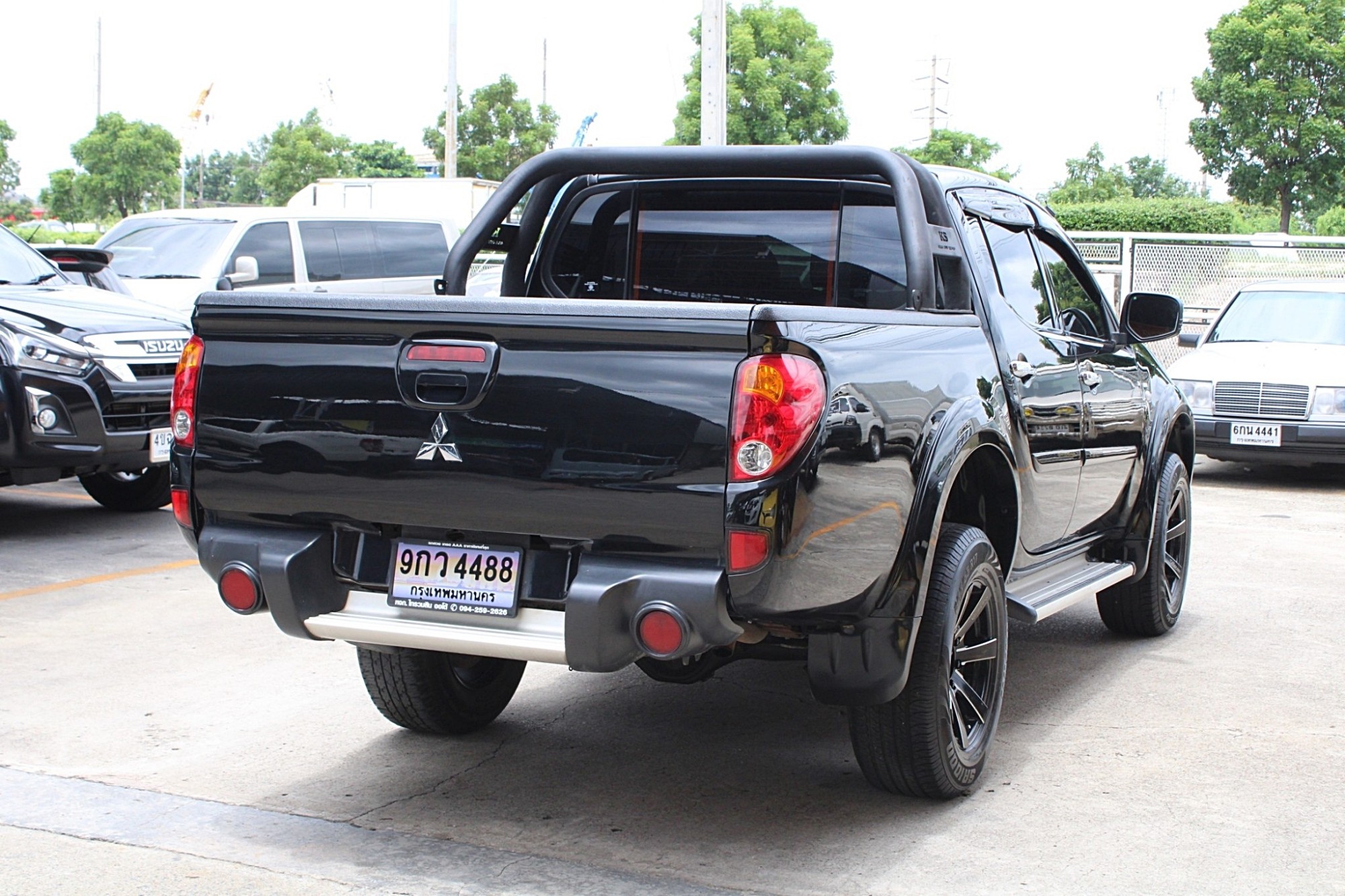 4x4 Mitsubishi Triton 2.5 DOUBLE CAB GLS 4WD AT สีดำ เกียร์ออโต้ 4ประตู