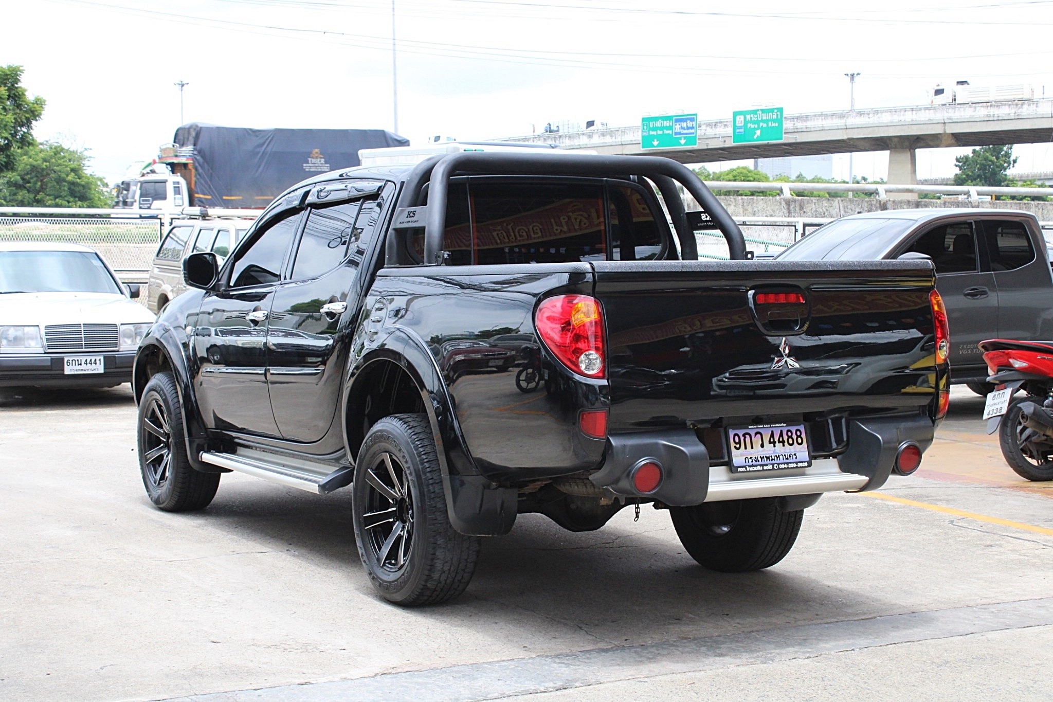 4x4 Mitsubishi Triton 2.5 DOUBLE CAB GLS 4WD AT สีดำ เกียร์ออโต้ 4ประตู