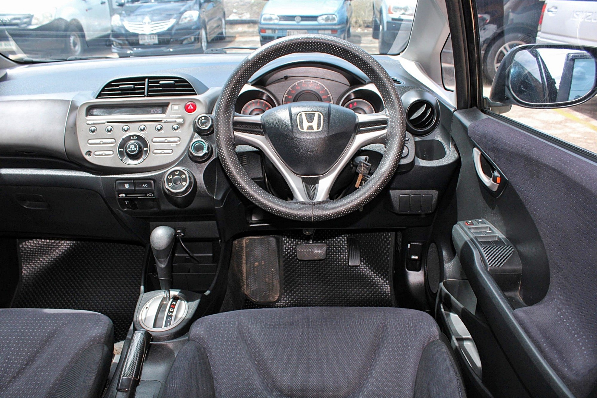 2010 Honda Jazz 1.5 S i-VTEC A/T สีดำ ออโต้ รถเดิมมากๆไม่แต่งอะไรเลย ไม่มีชน ขับดี