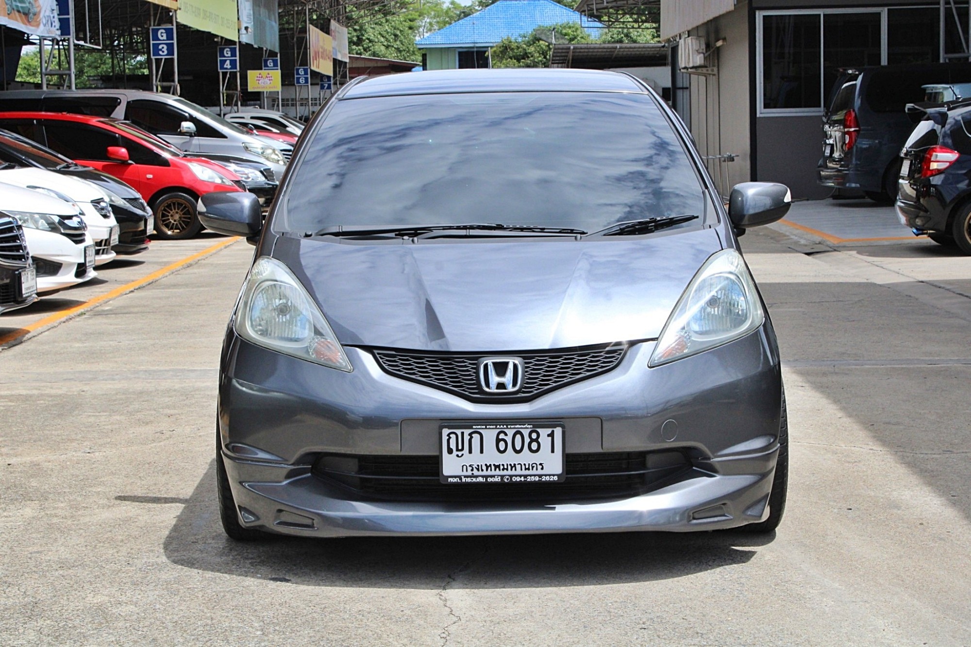 2011 Honda Jazz GE 1.5 V i-VTEC AT สีเทา เกียร์ออโต้ เบาะผ้าเดิม ไม่เคยมีอุบัติเหตุหนัก ไม่เคยแก๊ส ขับดี เครื่องช่วงล่างดีเลย จัดได้ท่วม ฟรีดาวน์ได้