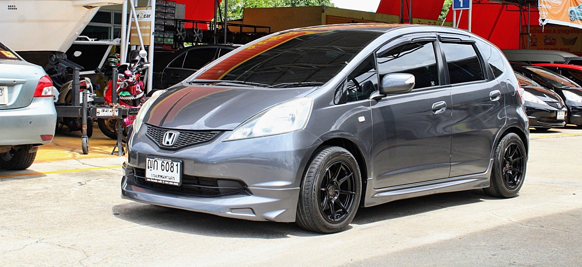 2011 Honda Jazz GE 1.5 V i-VTEC AT สีเทา เกียร์ออโต้ เบาะผ้าเดิม ไม่เคยมีอุบัติเหตุหนัก ไม่เคยแก๊ส ขับดี เครื่องช่วงล่างดีเลย จัดได้ท่วม ฟรีดาวน์ได้