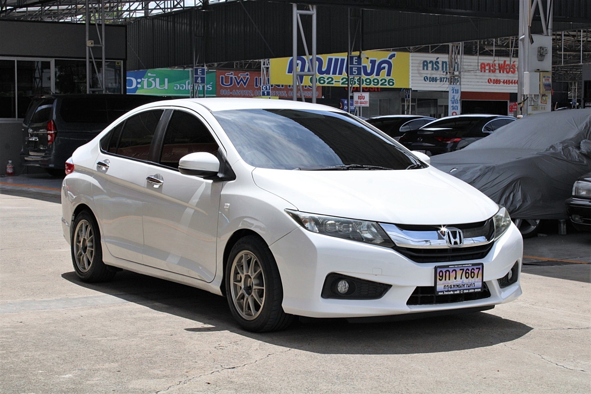 2016 Honda City 1.5 V+ i-VTEC AT สีขาว เกียร์ออโต้ มือแรกออกห้าง ไม่มีอุบัติเหตุมาก่อน ปุ่มสต้าท เบาะหนัง รถคลีนมาก ใครหาอยู่ไม่ผิดหวัง